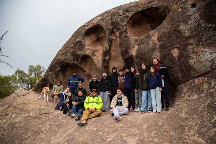 Villa Chepes fue escenario de una jornada de trekking que combinó naturaleza e historia