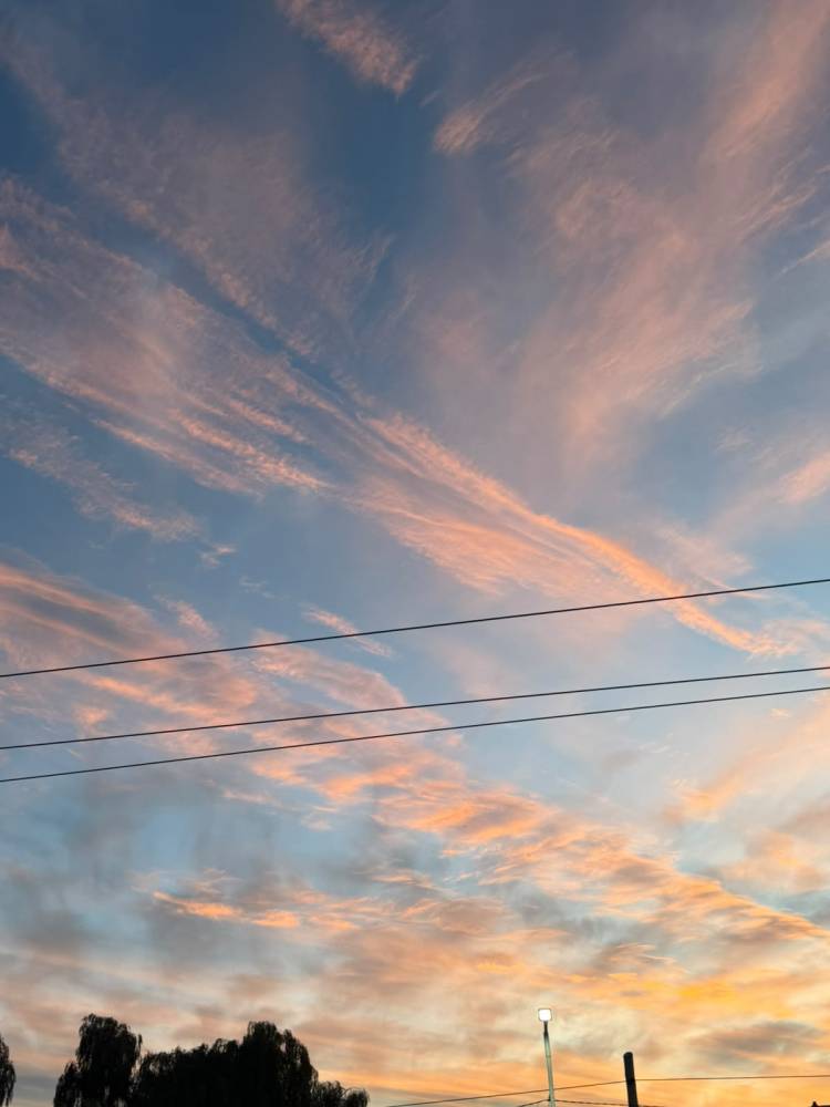 Un cielo sorprendente: extraña trama de nubes se vio en Chepes