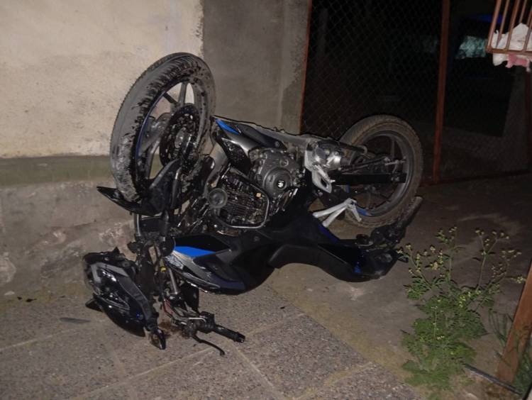 Un joven resultó herido tras un fuerte choque entre una moto y un auto en Ulapes