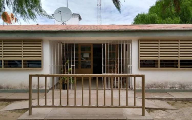 Alumnos llevan una semana y media sin clases por problemas en los baños de una escuela de Villa Casana