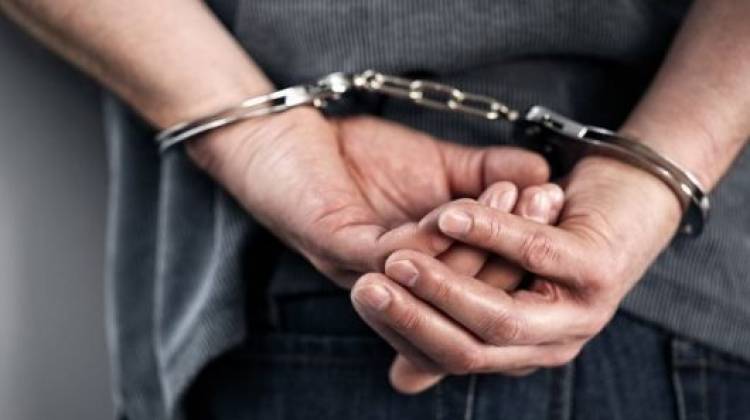 Un efectivo policial quedó detenido tras protagonizar un accidente en Chepes