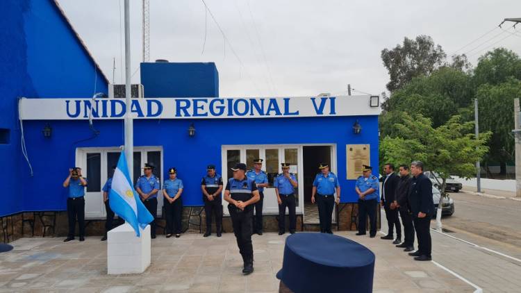 La Unidad Regional Sexta celebró su 54° aniversario con un acto de izamiento de la Bandera Nacional