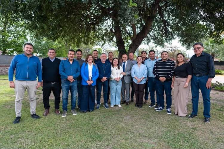 Quintela reunió a los intendentes en la Residencia Oficial para coordinar la asistencia al interior y encolumnar al peronismo rumbo a 2027